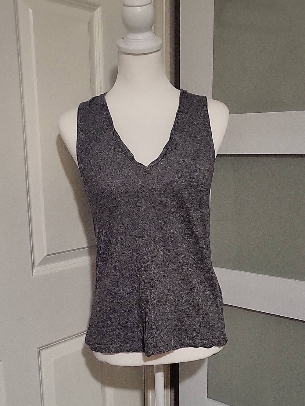 Madewell Charcoal Gray V-Neck Tank Top Small Sleeveless Casual Layering Tee